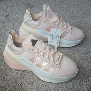 Adidas Women’s Light Pink Athletic Sneakers Size 7.5 NWT